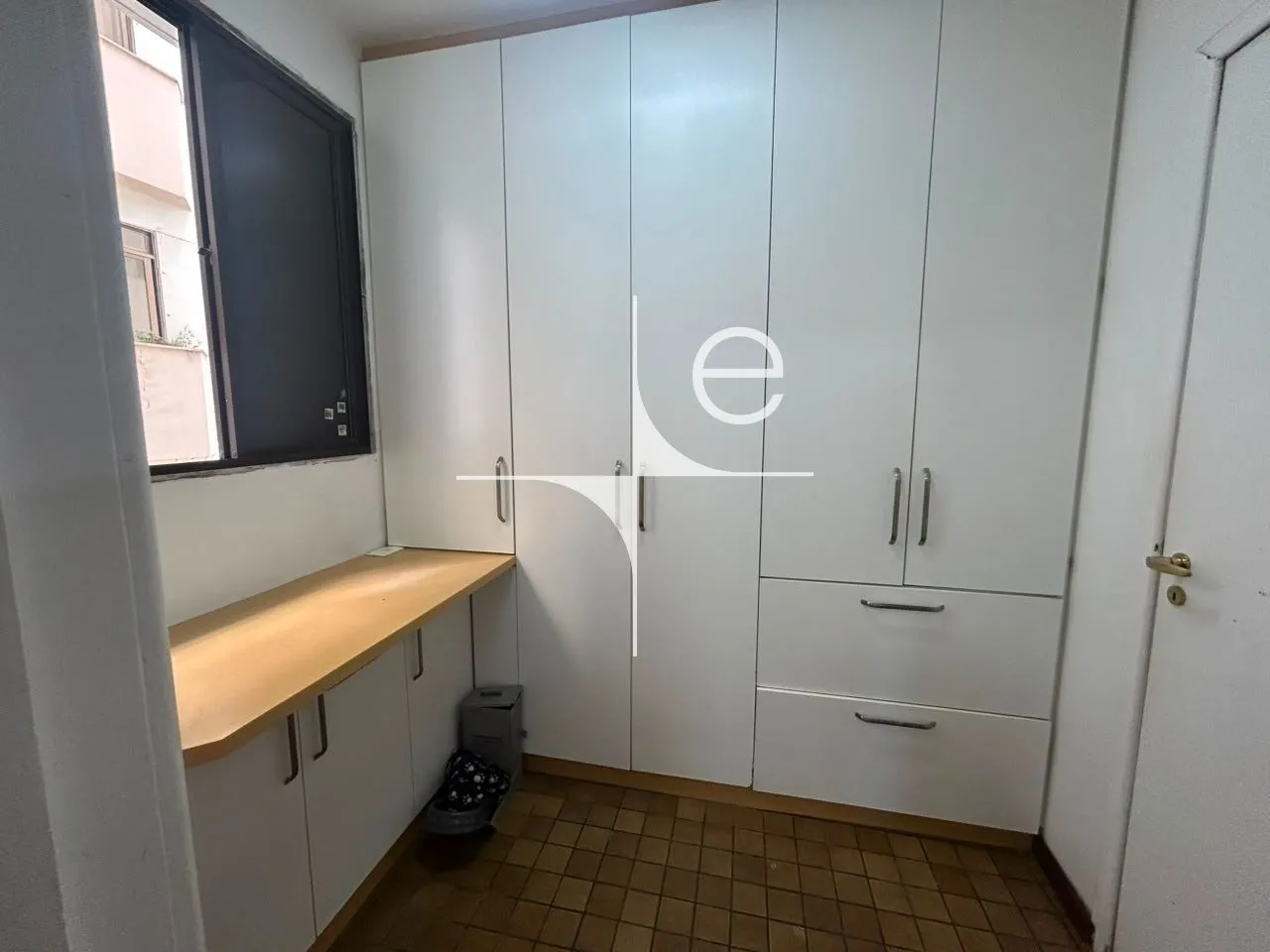 254 m² apartment with a walk-in closet and a home office — photo 34
