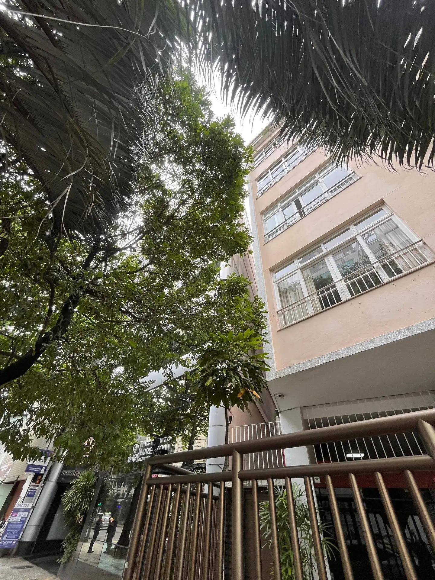 Furnished apartment with 2 bedrooms and 1 bathroom — photo 40