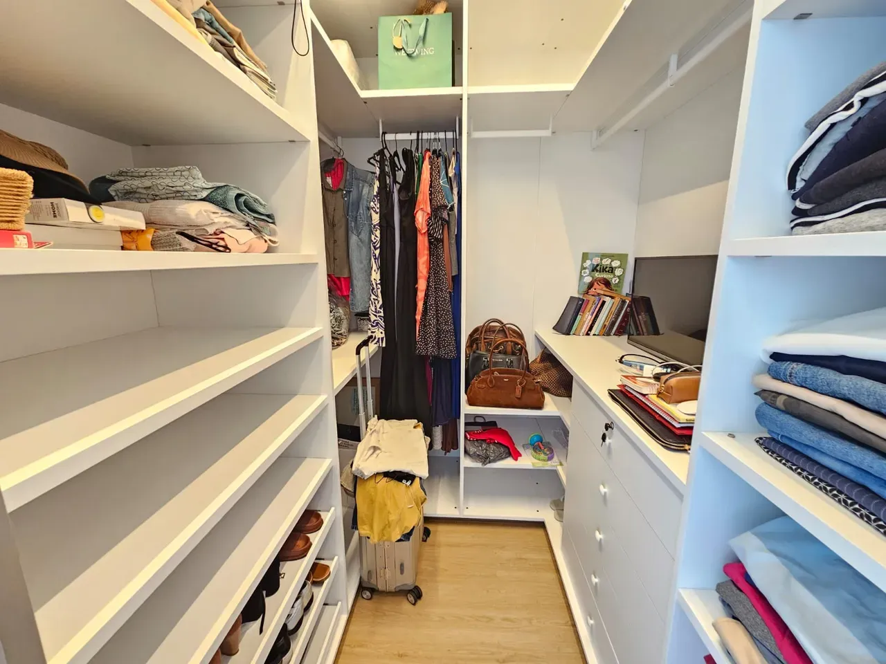 231 m² apartment with 3 bedrooms and 5 bathrooms — photo 22