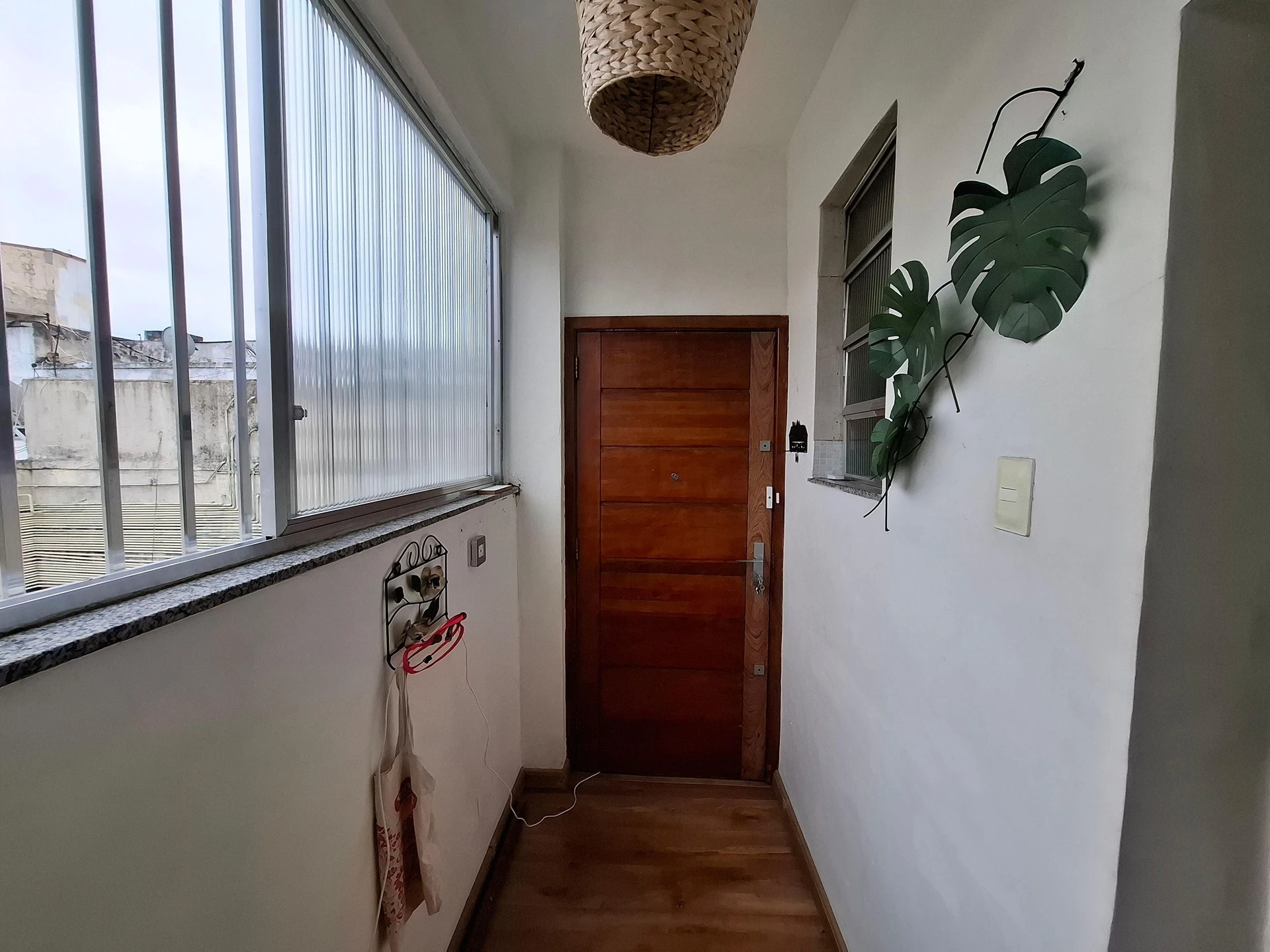 Balcony with a grill in a 2-bedroom apartment, 90 m² — photo 40