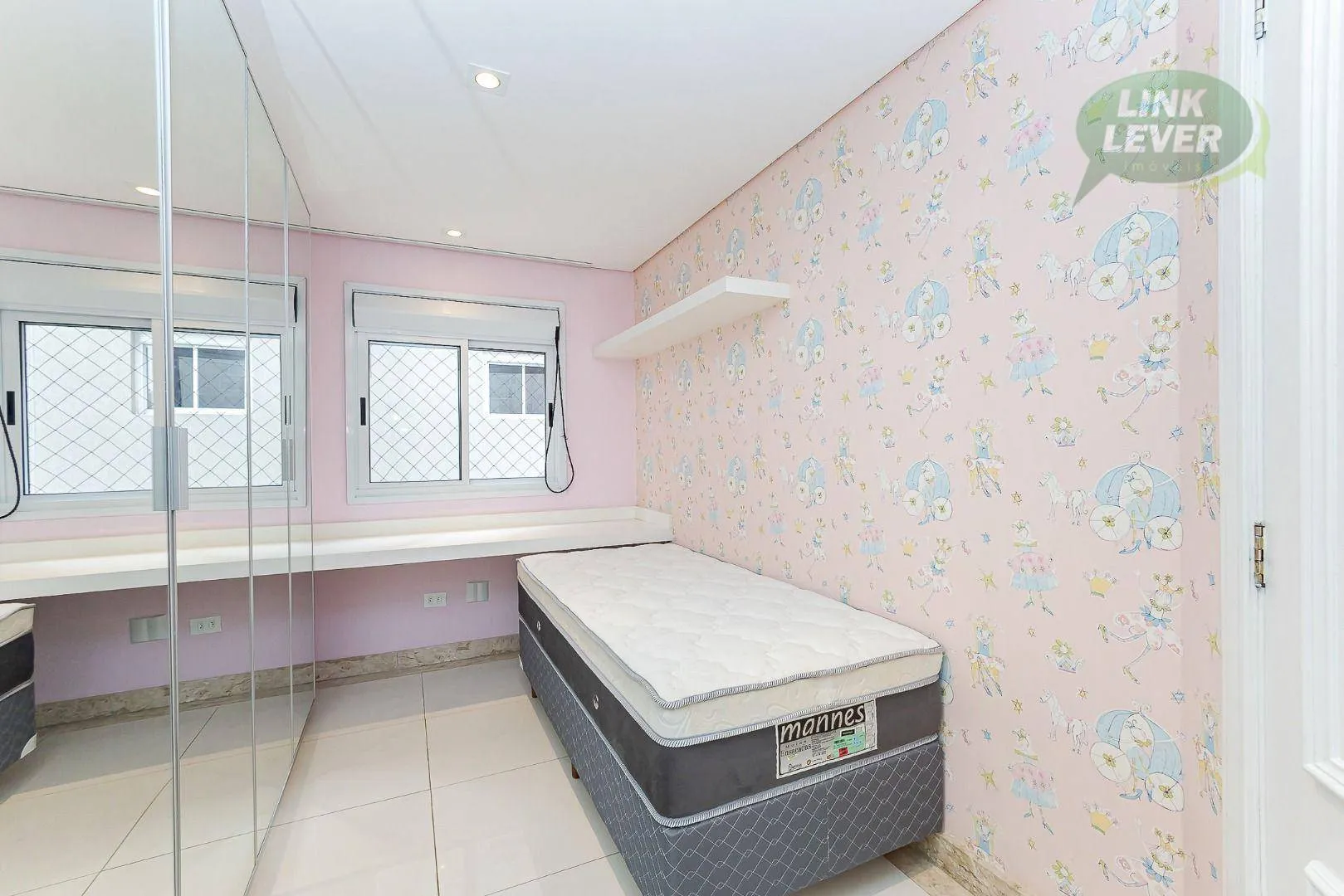 Apartment with 3 bedrooms, balcony and 135 m² — photo 27