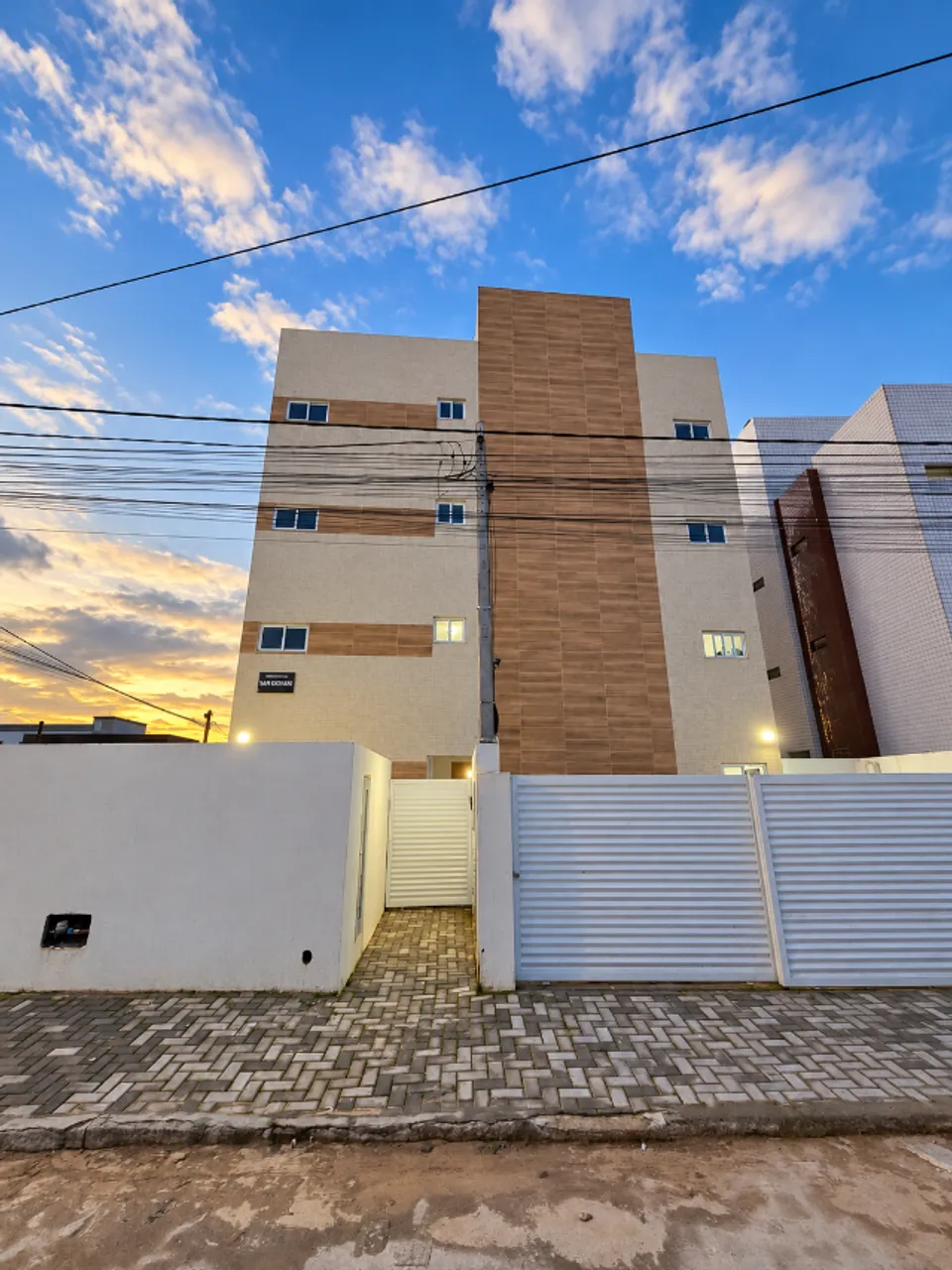 2-bedroom apartment in a building with a pool — photo 5