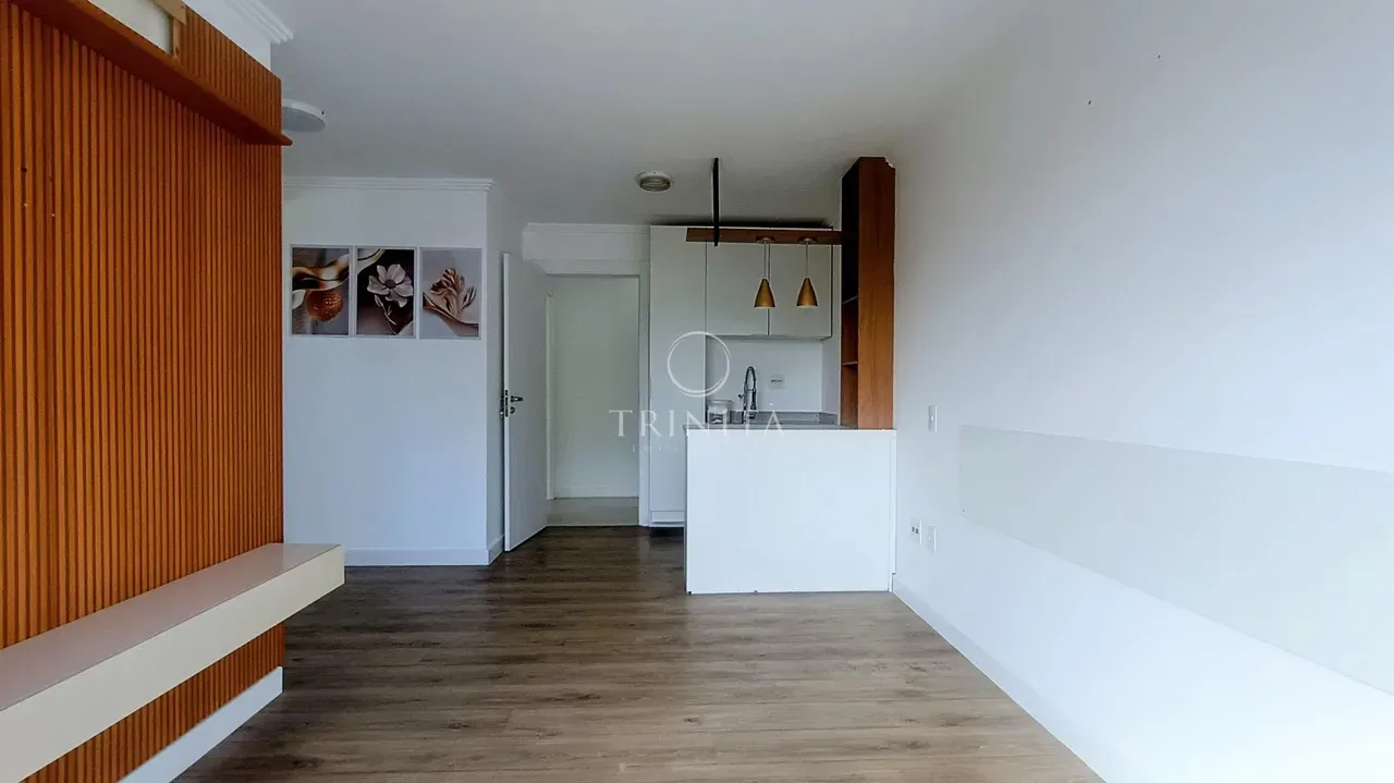 2-suite apartment with enclosed balcony and open-plan kitchen — photo 21