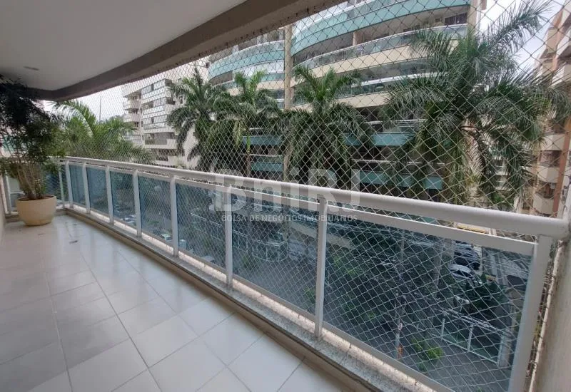 3-bedroom apartment in a building with a pool — photo 12