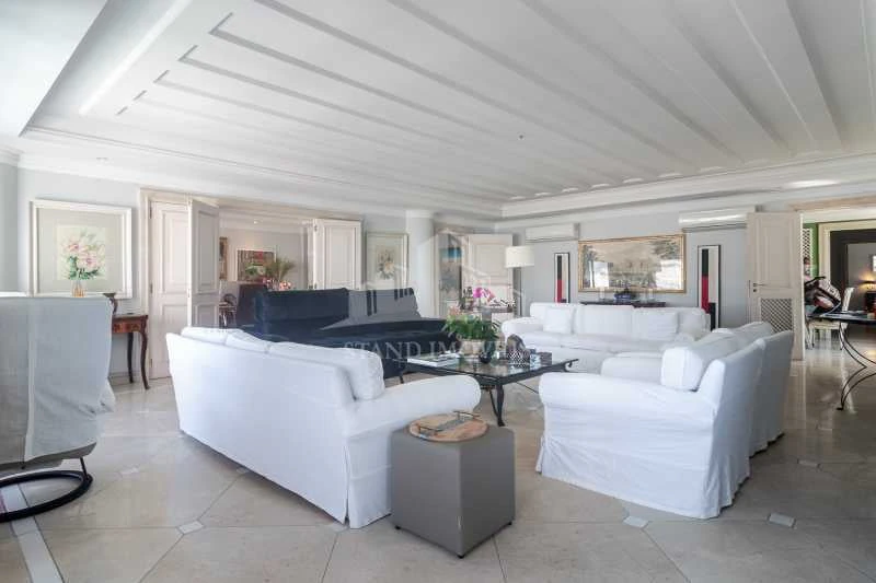 Furnished apartment, 300 m², with a water view — photo 15