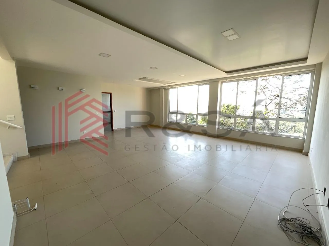 Rental house with 3 bedrooms and a separate kitchen
