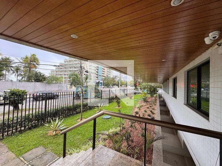 One-bedroom apartment in a building with a pool — photo 17