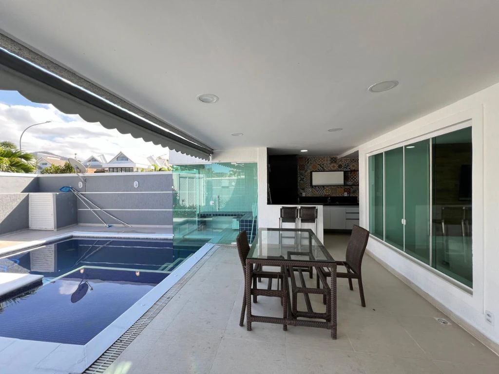 Furnished triplex home with 4 en-suites and 4 parking — photo 20