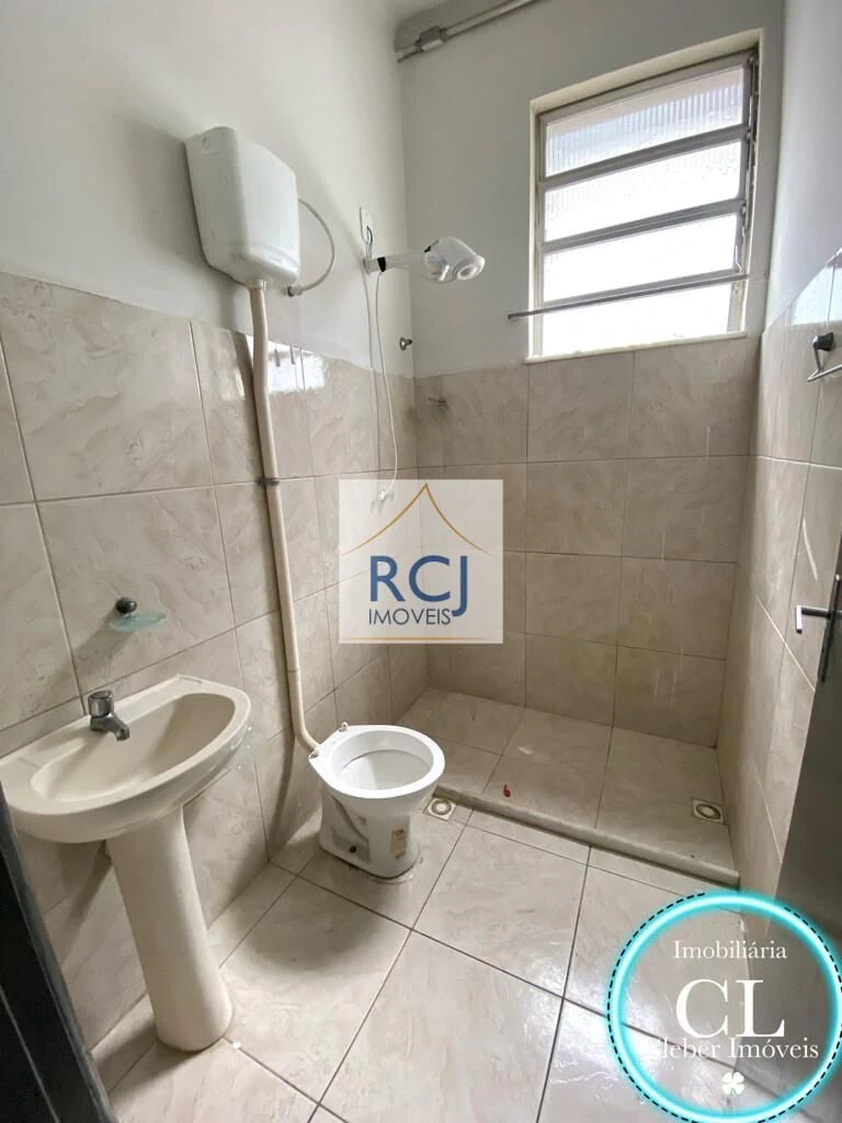 2-bedroom house with 1 bathroom and no parking spot — photo 7