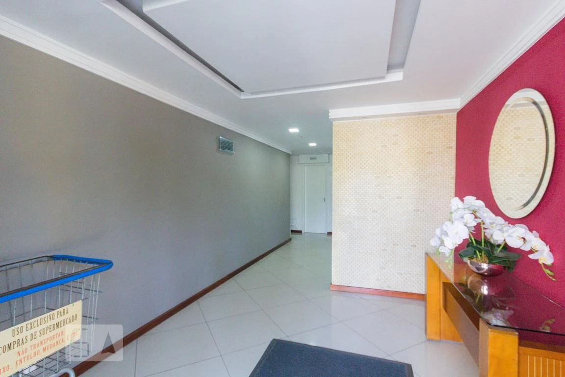 2-bedroom apartment in a building with a pool — photo 38