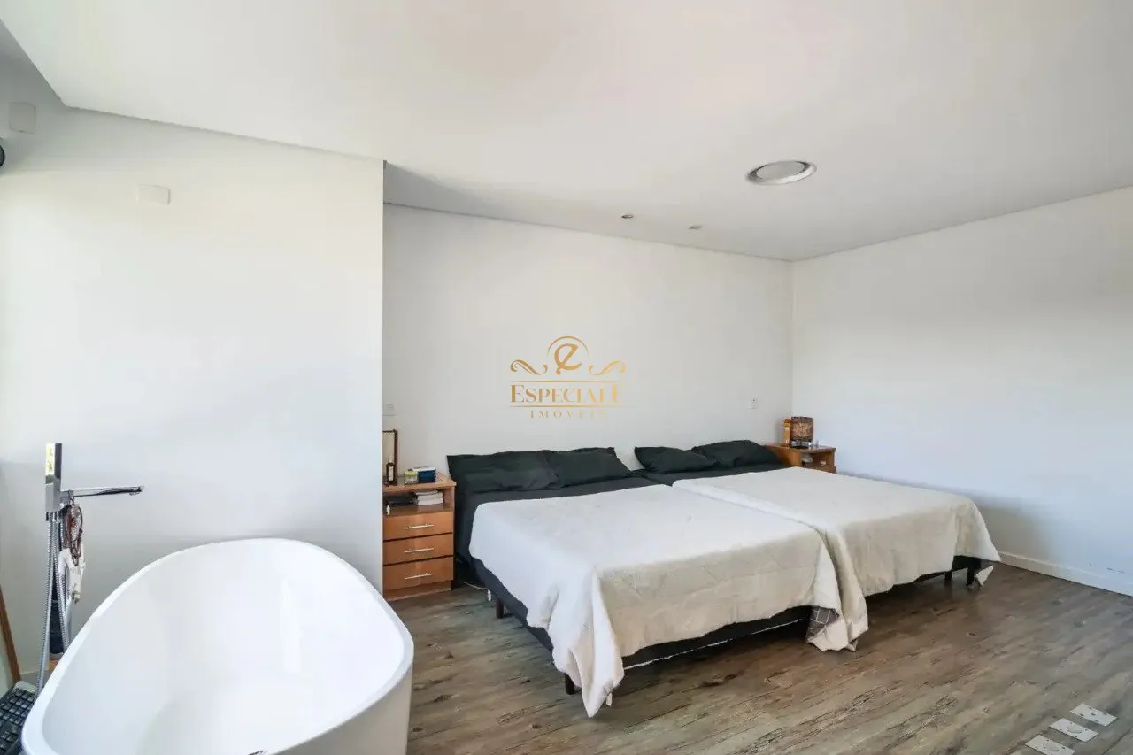 Furnished contemporary house with 3 bedrooms and 540 m² — photo 17