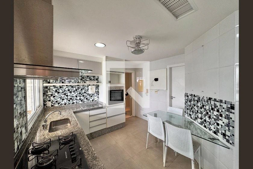 4-bedroom apartment in a building with a sauna — photo 6