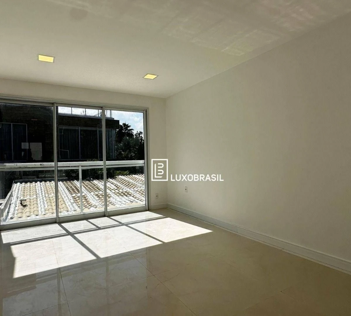 House with 7 bedrooms and 700 m², gas kitchen — photo 32
