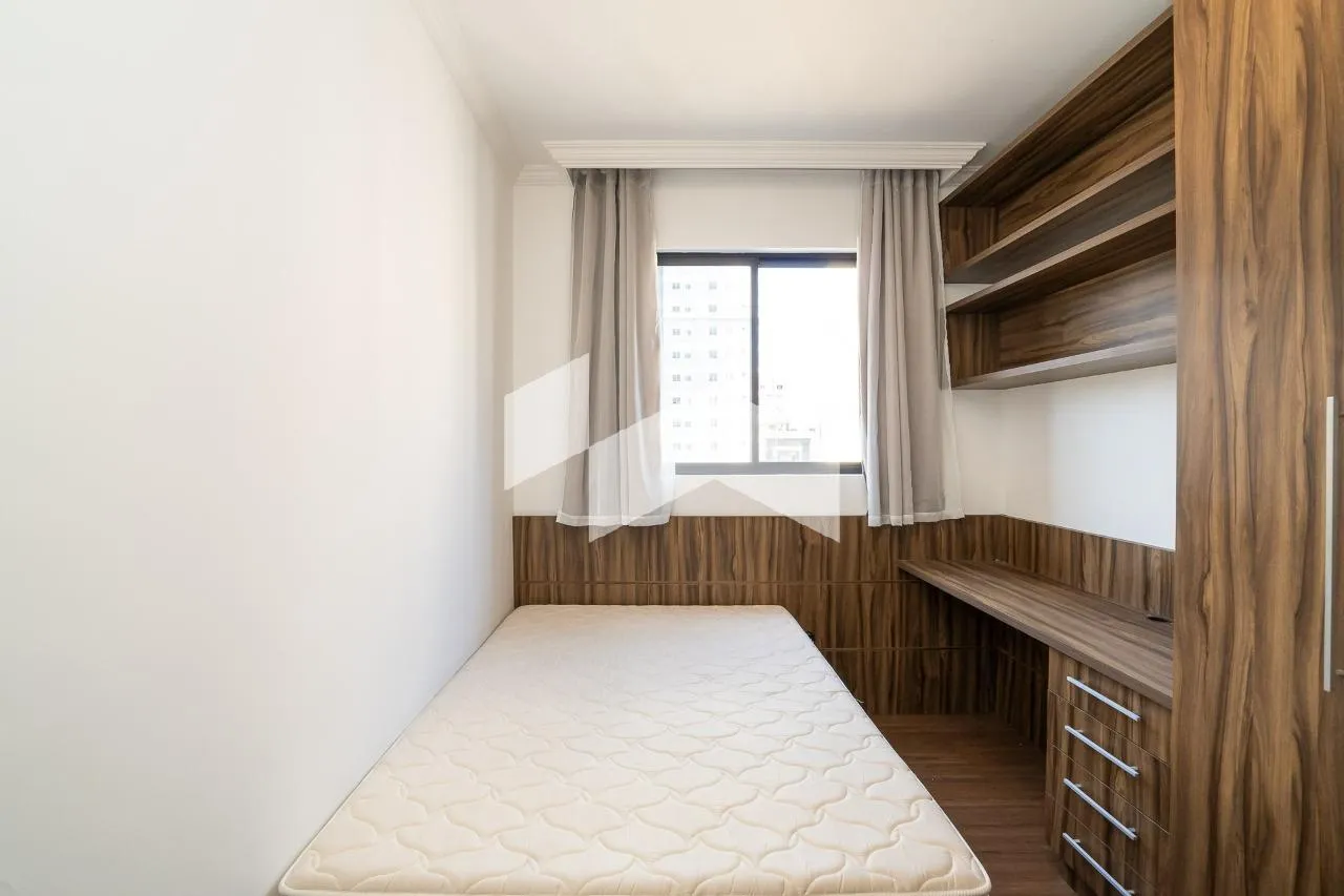 Furnished 2-bedroom apartment with 1 bathroom — photo 21