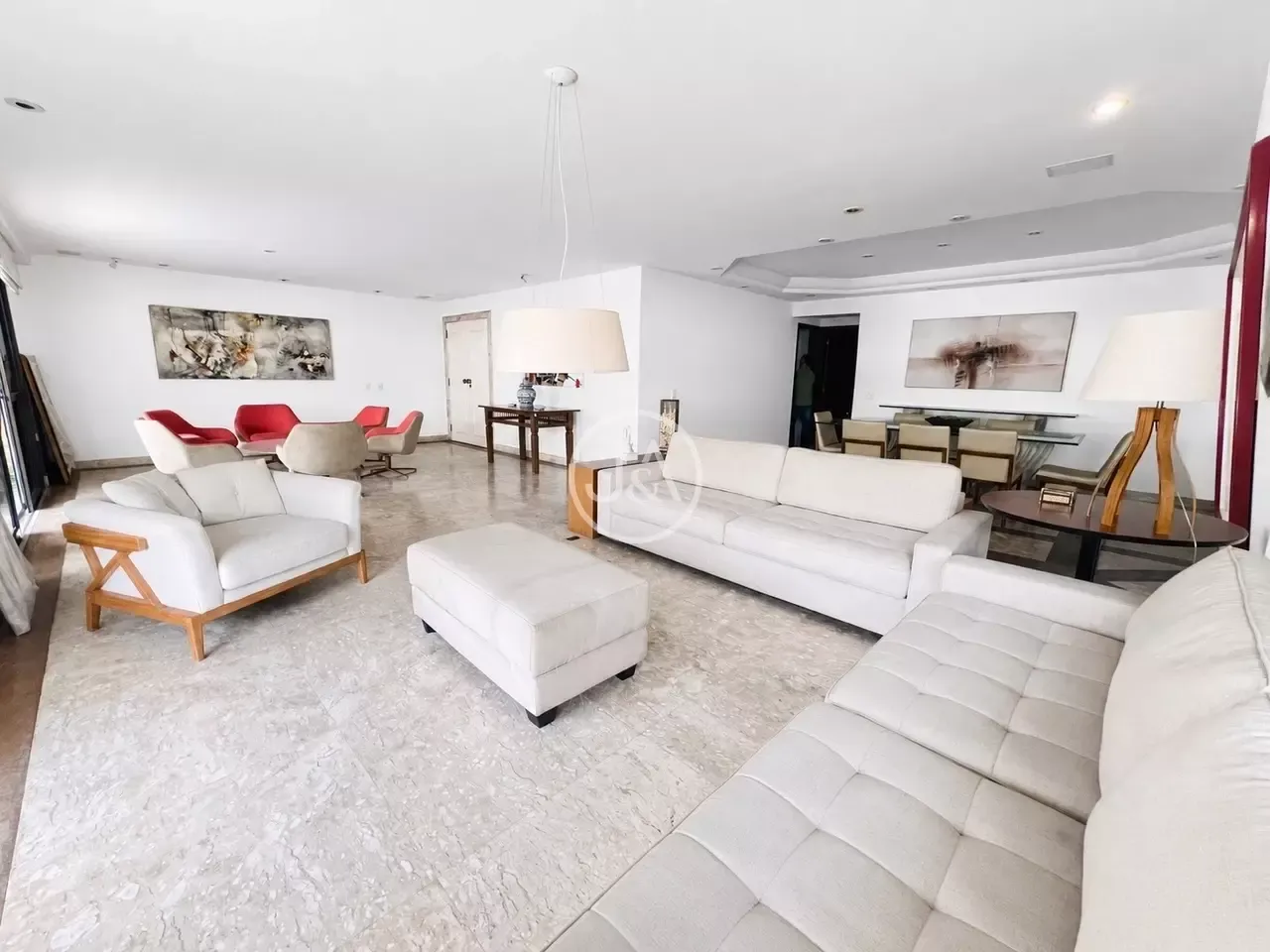 For rent 3-bedroom apartment with 251 m² and a balcony