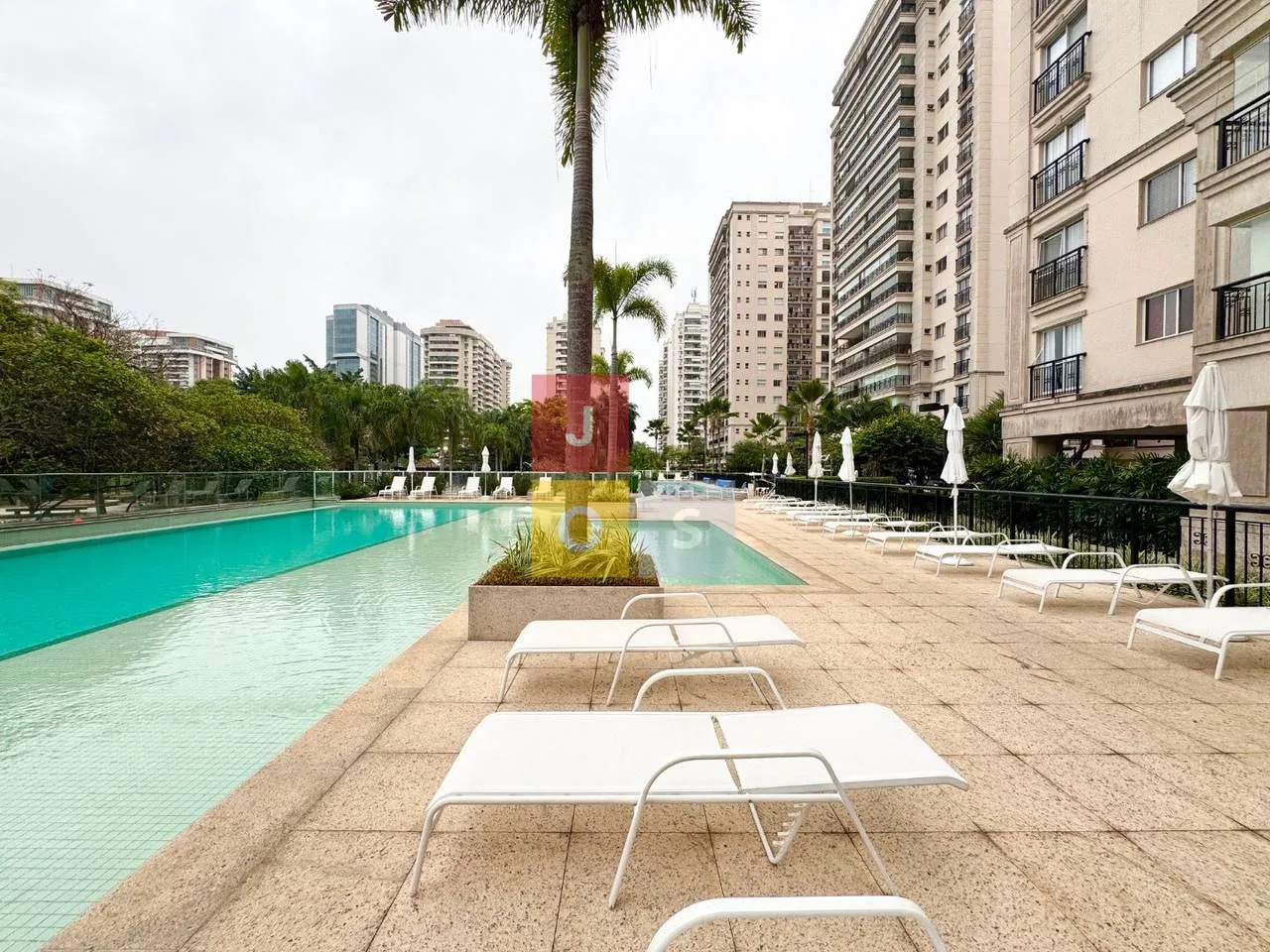 Apartamento mobiliado, 193 m², com janelas do piso ao teto — photo 59