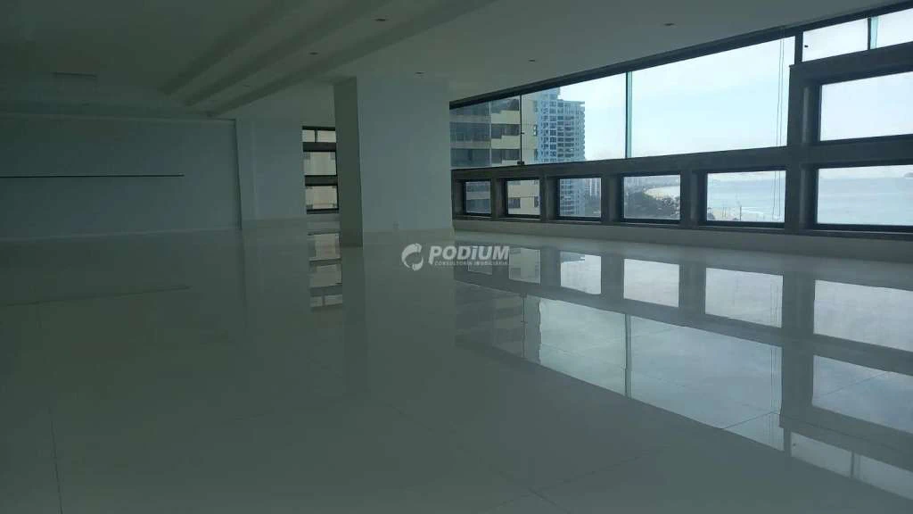4-bedroom 315 m² apartment with separate kitchen — photo 24