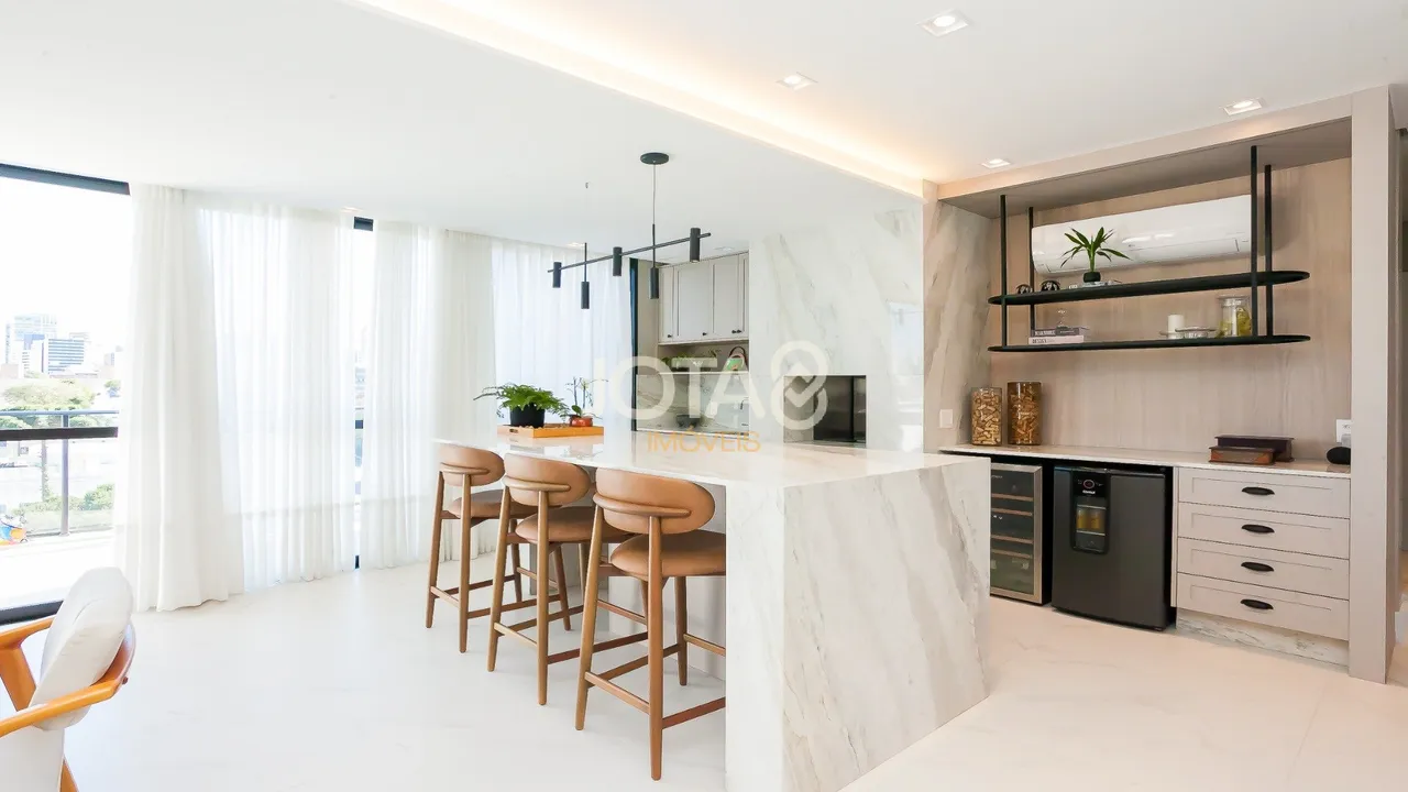Furnished 220 m² apartment with 3 en-suite bedrooms — photo 11