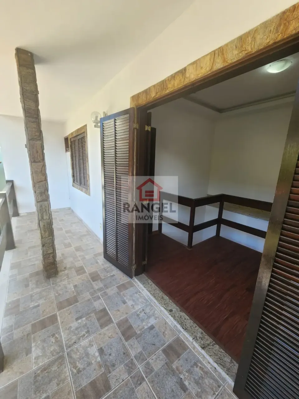 Condominium house with 5 bedrooms and 4 bathrooms — photo 18