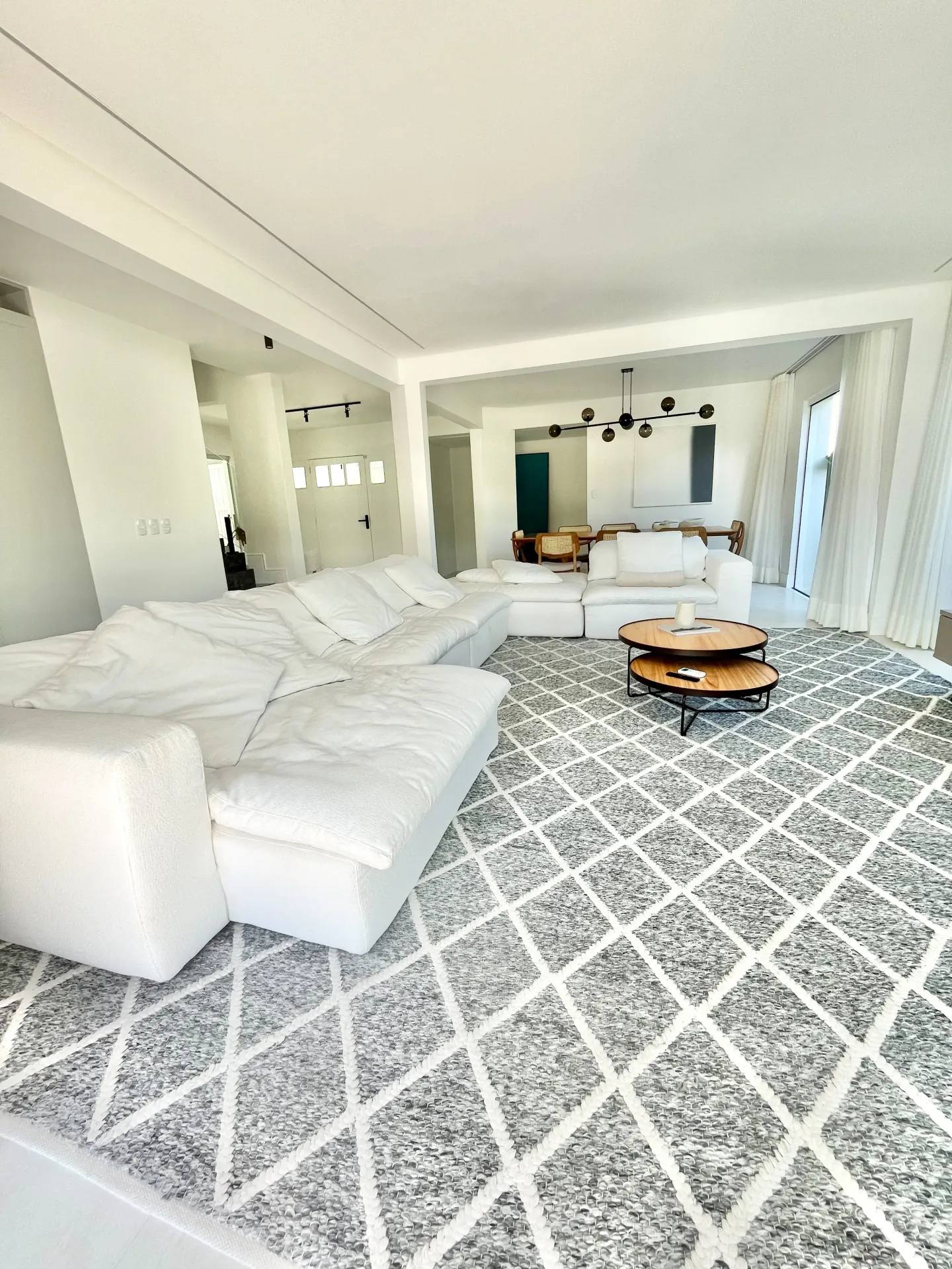 Furnished house with 5 en-suite bedrooms and 7 baths