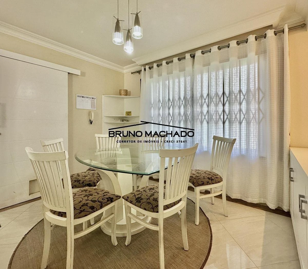 3-bedroom house with a walk-in closet in Curitiba — photo 39