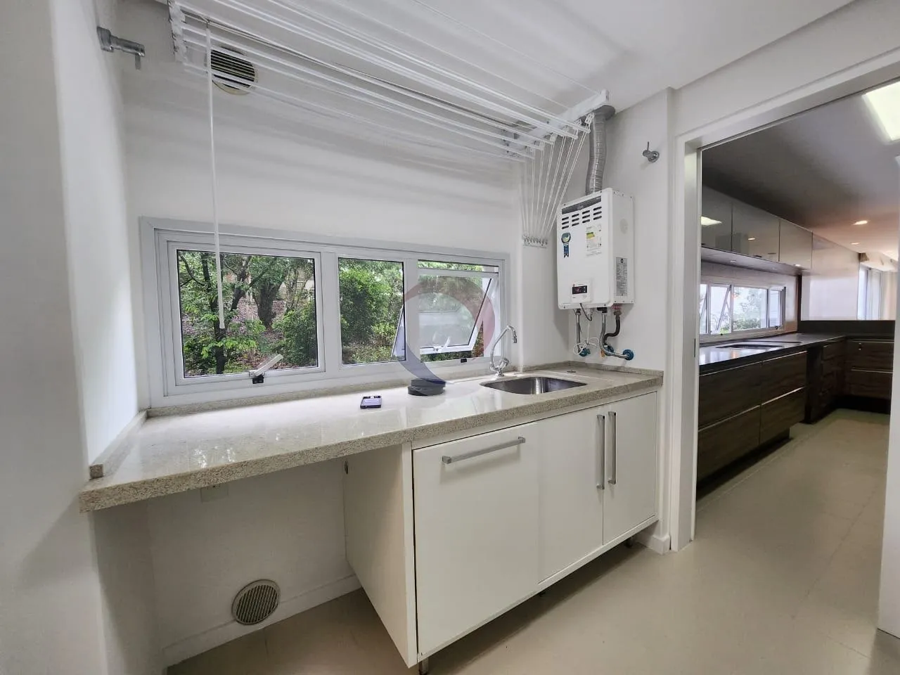 Furnished apartment, 237 m², with floor-to-ceiling windows — photo 19