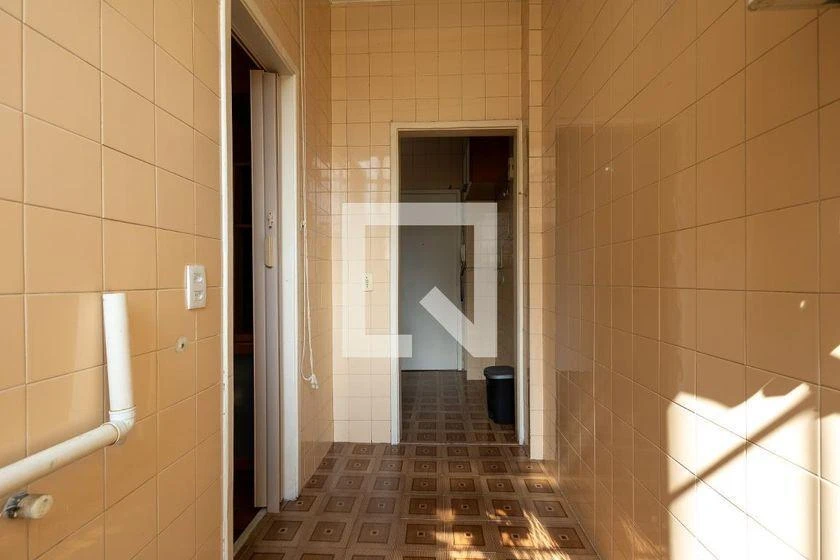 Apartment, 77 m², with wood or laminate floors — photo 37