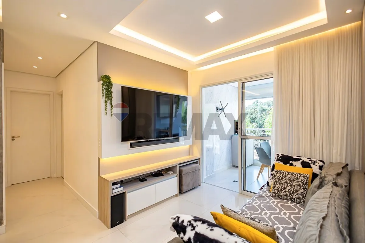 Glass-enclosed balcony in a 2-bedroom apartment, 69 m² — photo 39