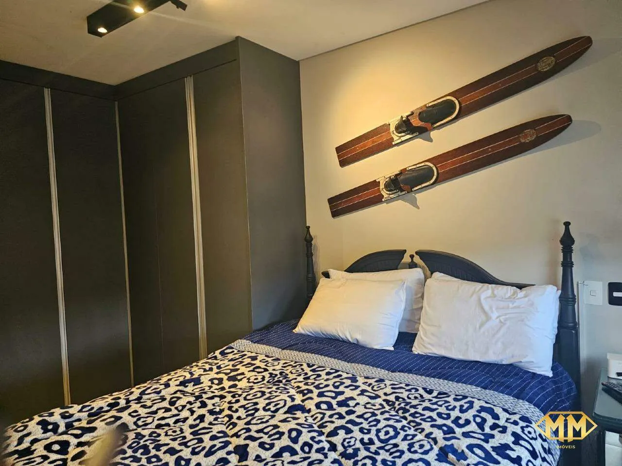 2-bedroom apartment in a building with a pool — photo 3