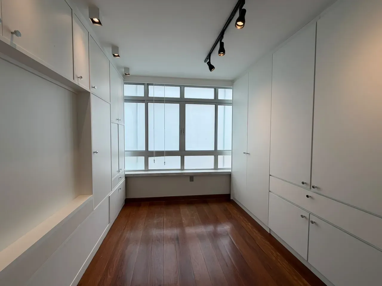 Apartamento de 465 m² com vista para a água e banheira — photo 21