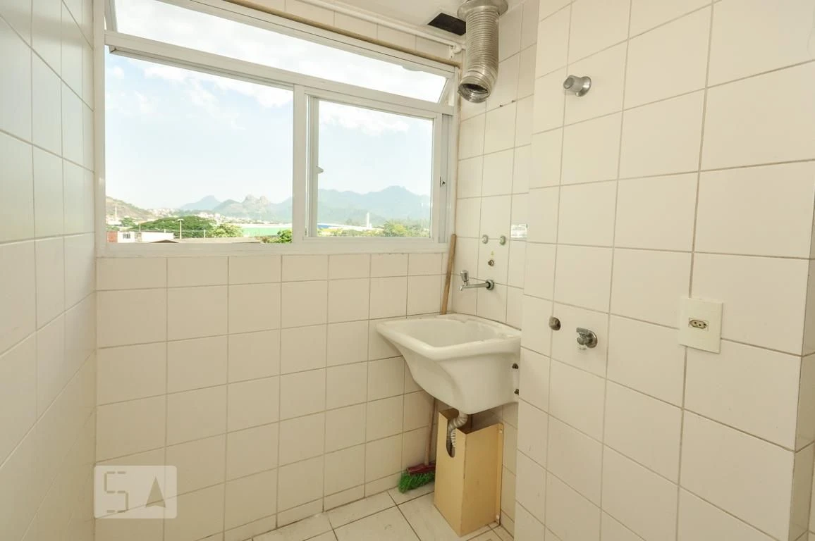 Unfurnished 2-bedroom apartment with 1 bath and open-plan kitchen — photo 27