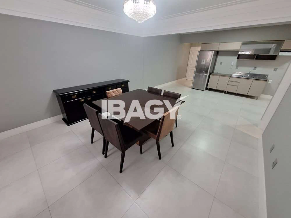 160 m² apartment with an open-plan kitchen — photo 3