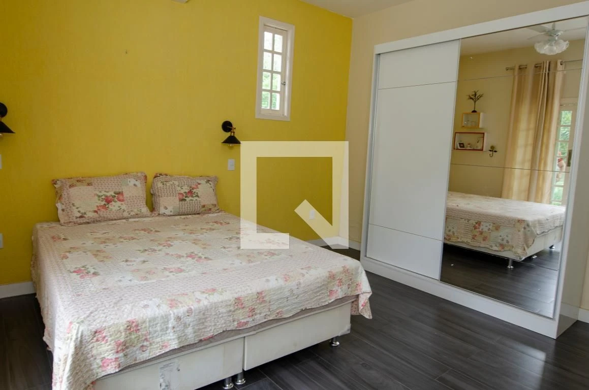 Casa mobiliada com 4 dormitórios e área de lavanderia — photo 44