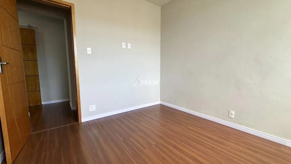 Wood or laminate floors in a 3-bedroom apartment, 80 m² — photo 10