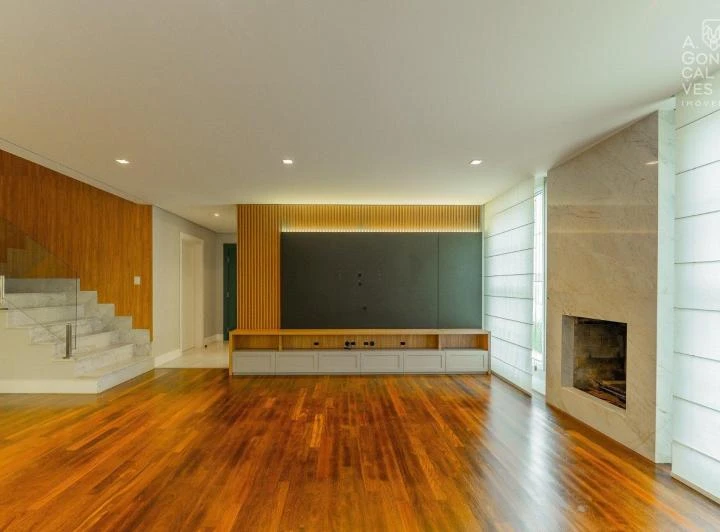 House with 4 bedrooms and 6 parking spaces, 1110 m² — photo 4