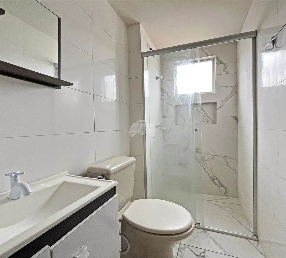 3-bedroom apartment with wood or laminate floors — photo 9
