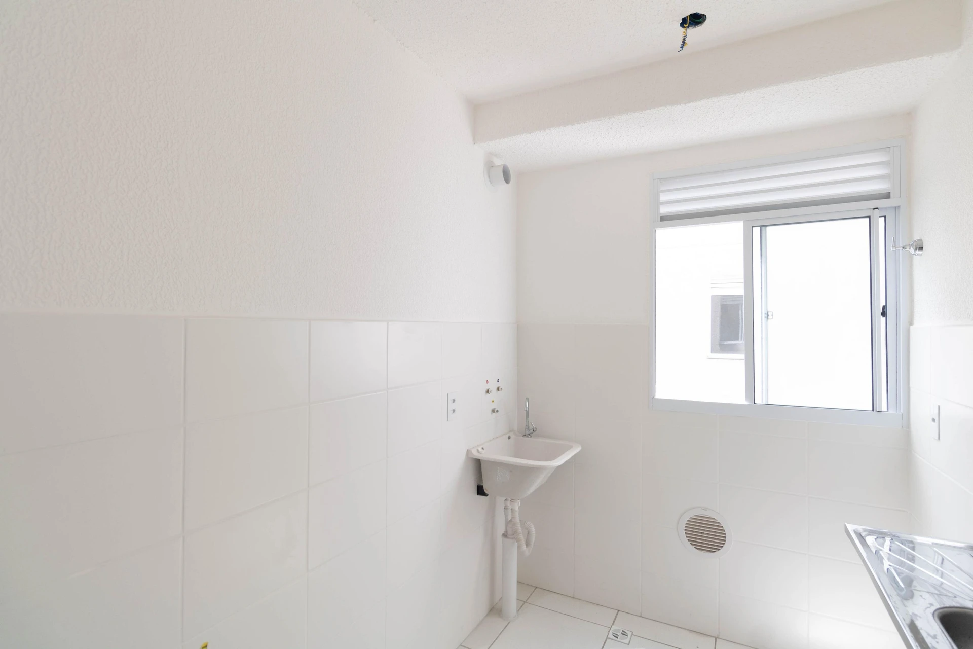 2-bedroom apartment in a building with a gym — photo 24