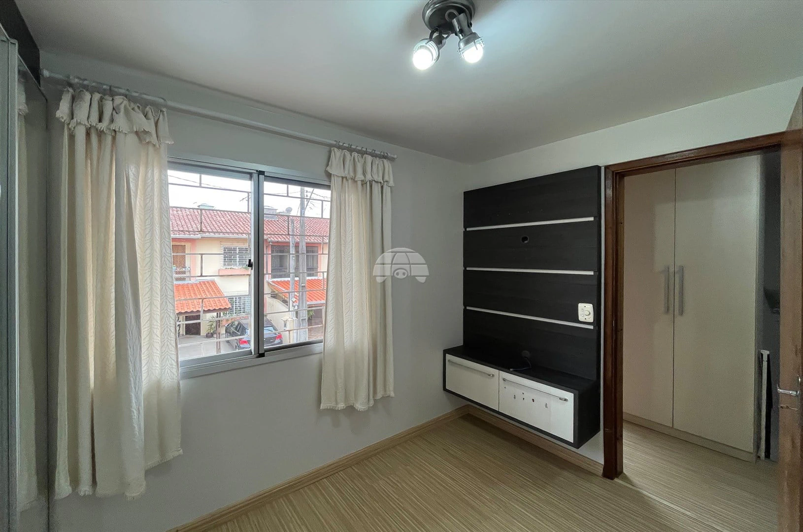 2-bedroom house with a walk-in closet in Curitiba — photo 20