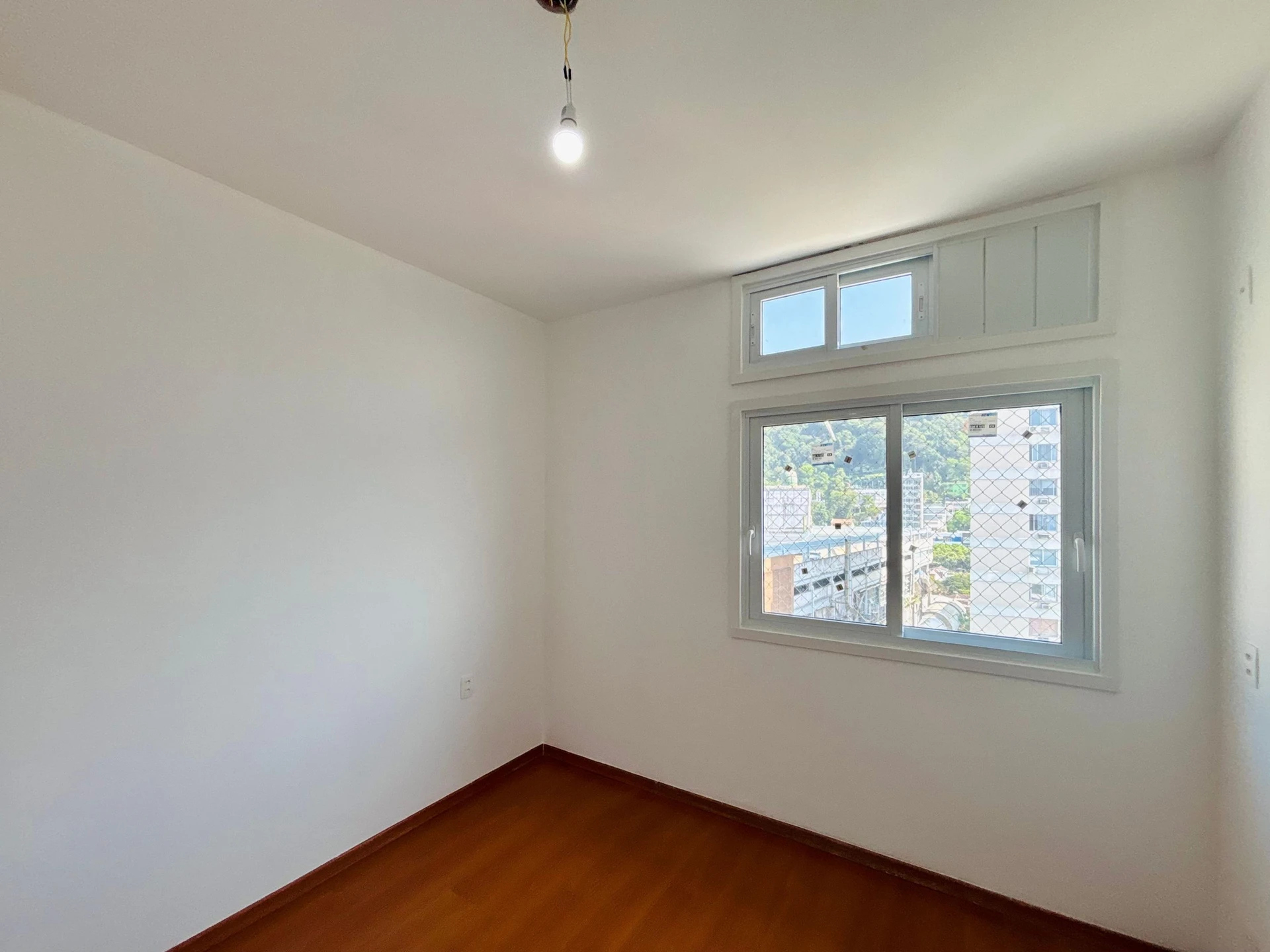 3-bedroom apartment with a mountain view — photo 18