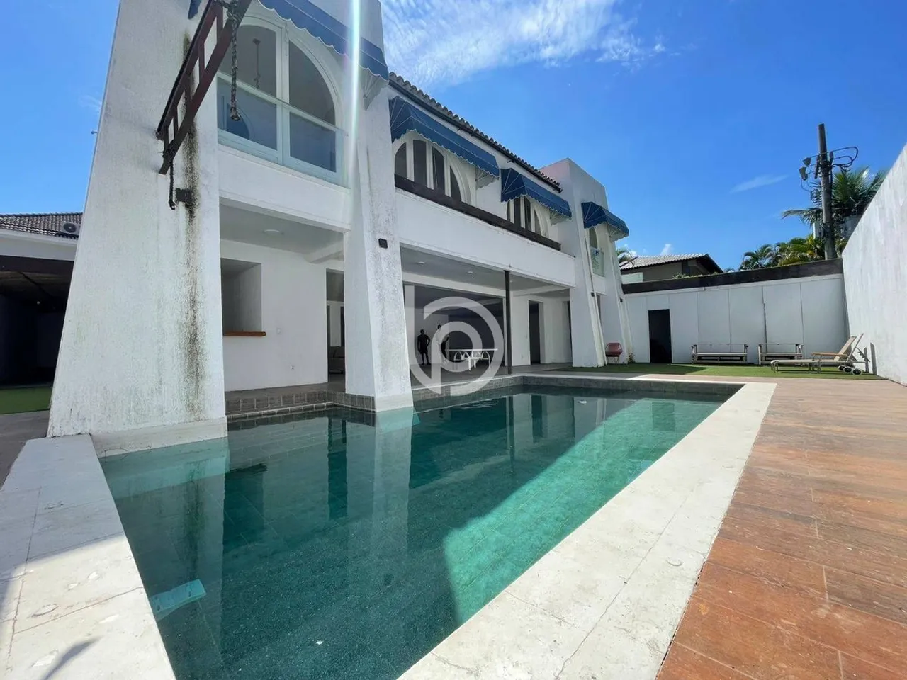 Furnished house with balcony sink and 4 bedrooms — photo 13