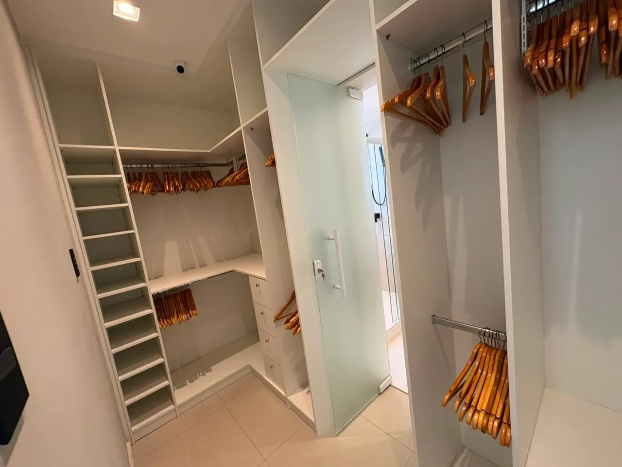 Furnished 266 m² house with 6 bedrooms and balcony grill — photo 18