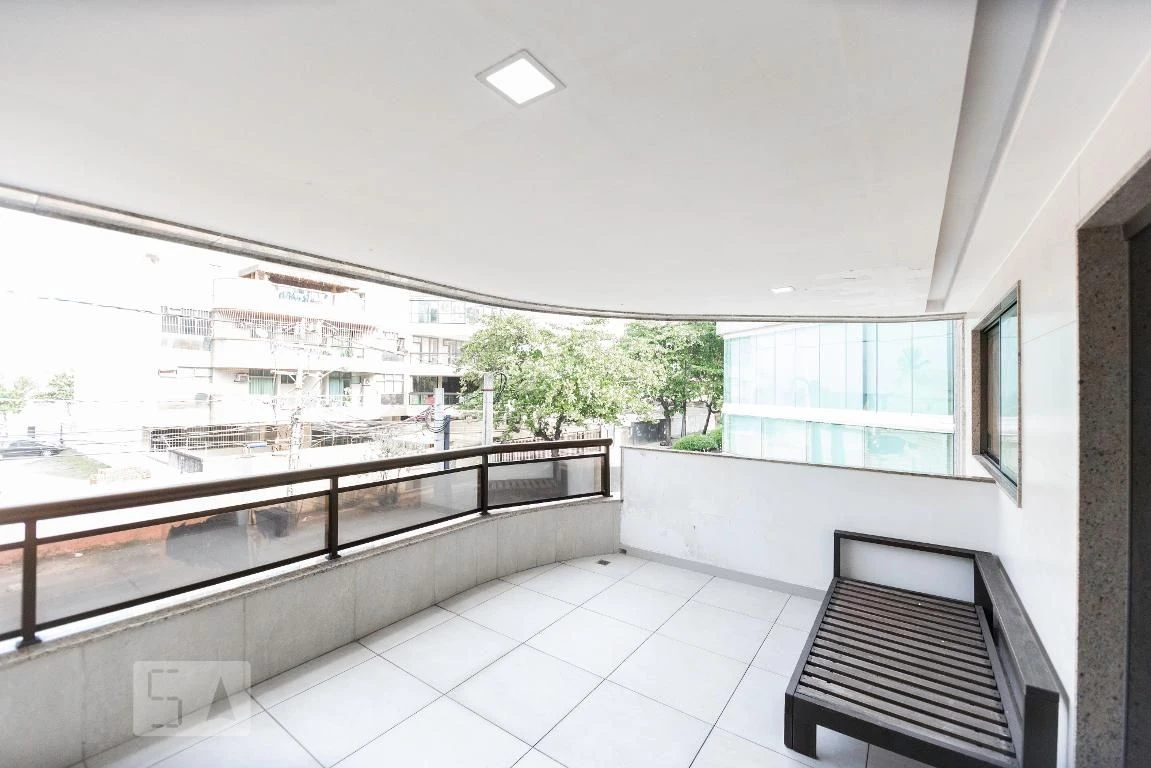 Unfurnished 3-bedroom apartment with a private BBQ — photo 5