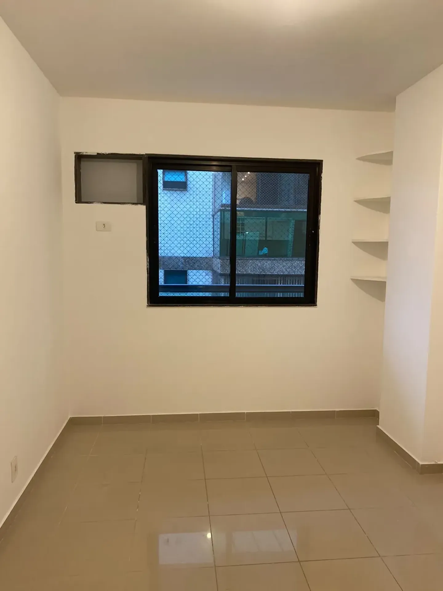 Unfurnished 3-bedroom apartment with balcony and 1 space — photo 3