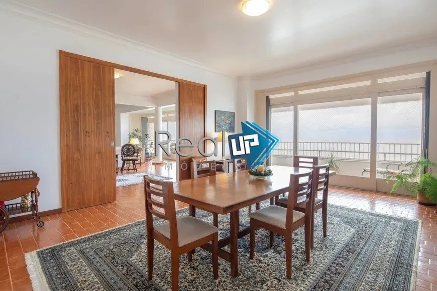 Penthouse with a glassed-in balcony and 4 bedrooms — photo 14