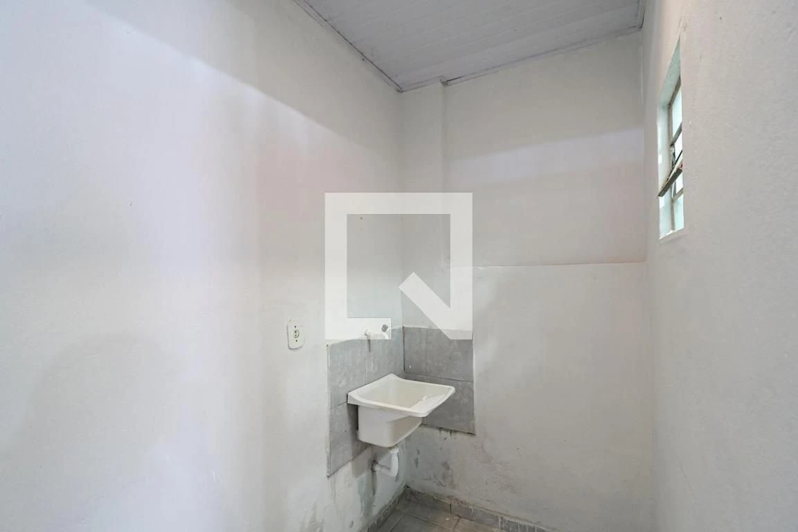 Casa para aluguel com 1 quarto e 1 banheiro