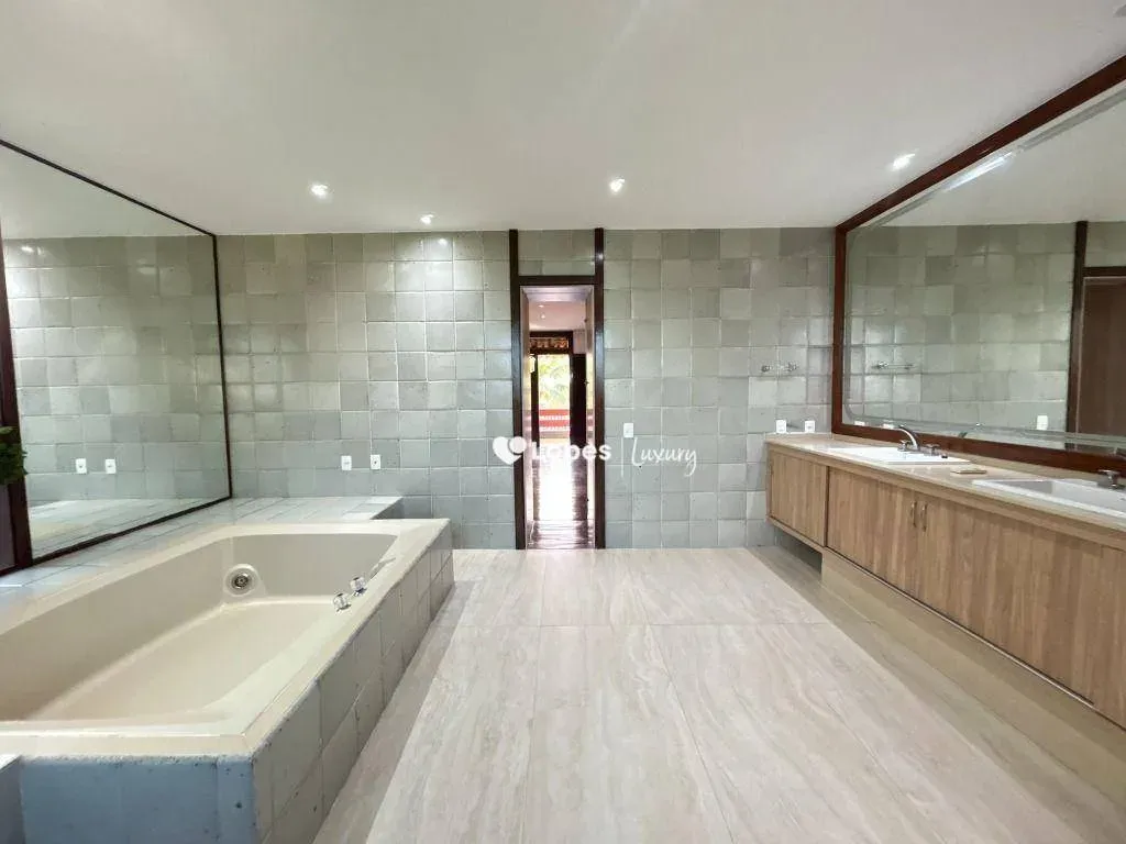 House with 5 en-suite bedrooms and an open gas kitchen — photo 21
