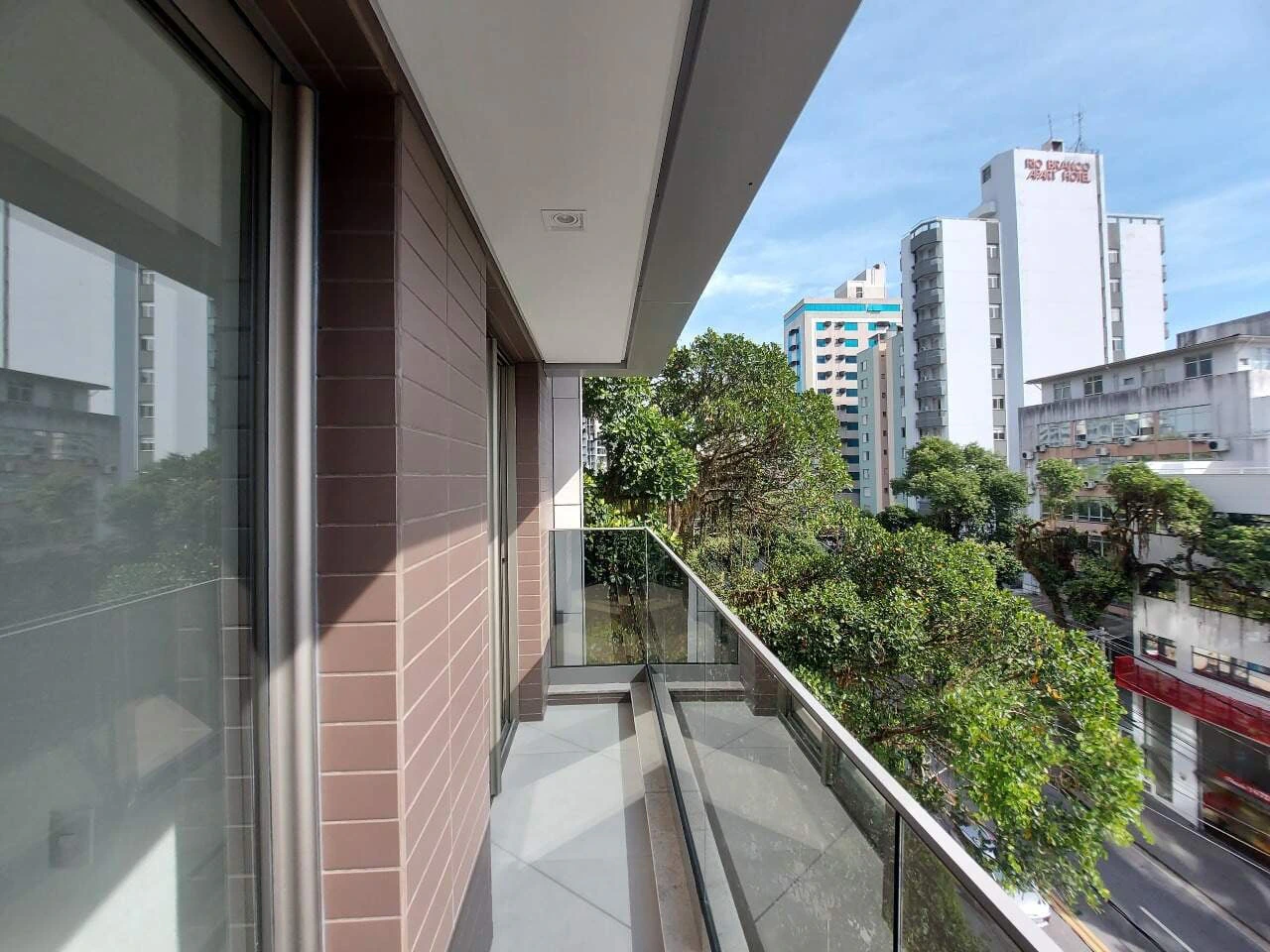 Floor-to-ceiling windows in a 2-bedroom apartment, 64 m² — photo 8