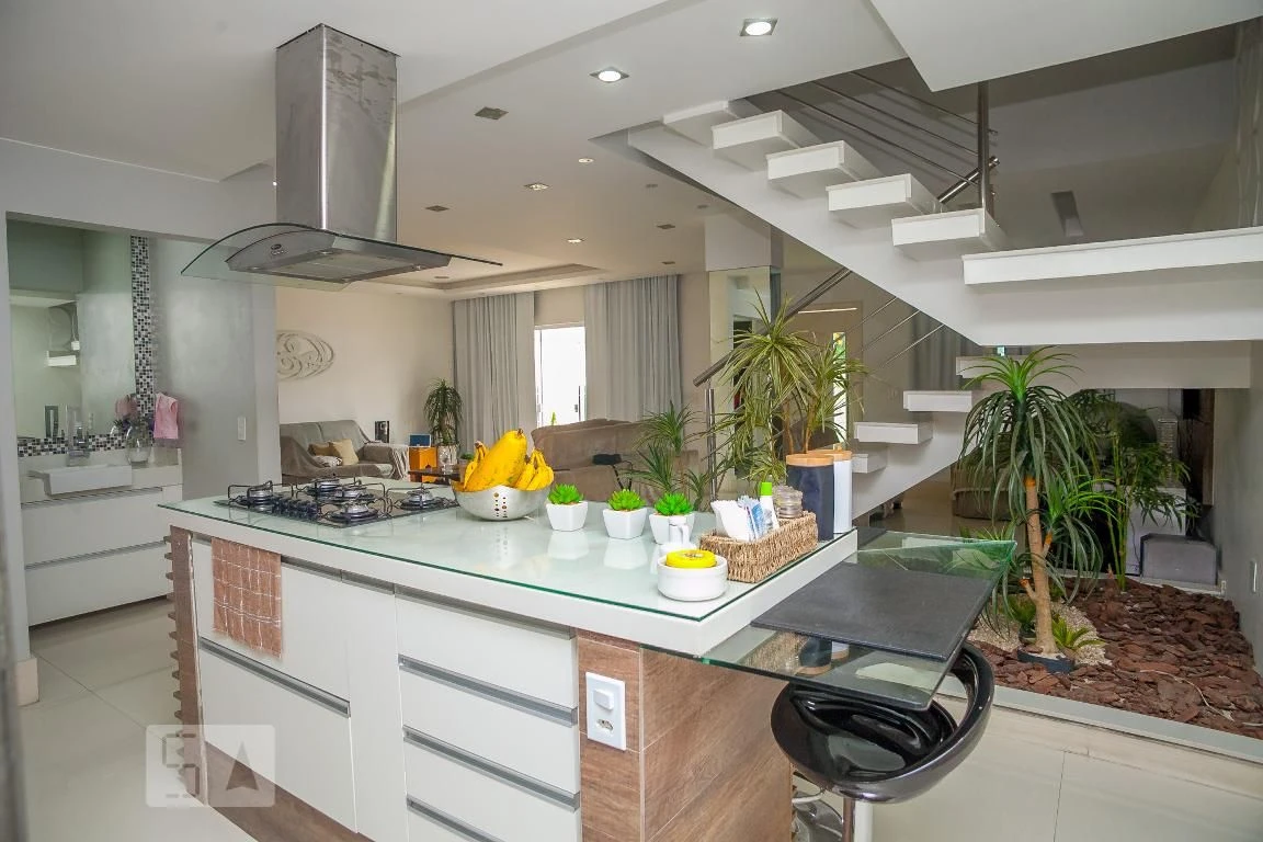 Власний басейн та 4 спальні: будинок 330 м² — photo 41