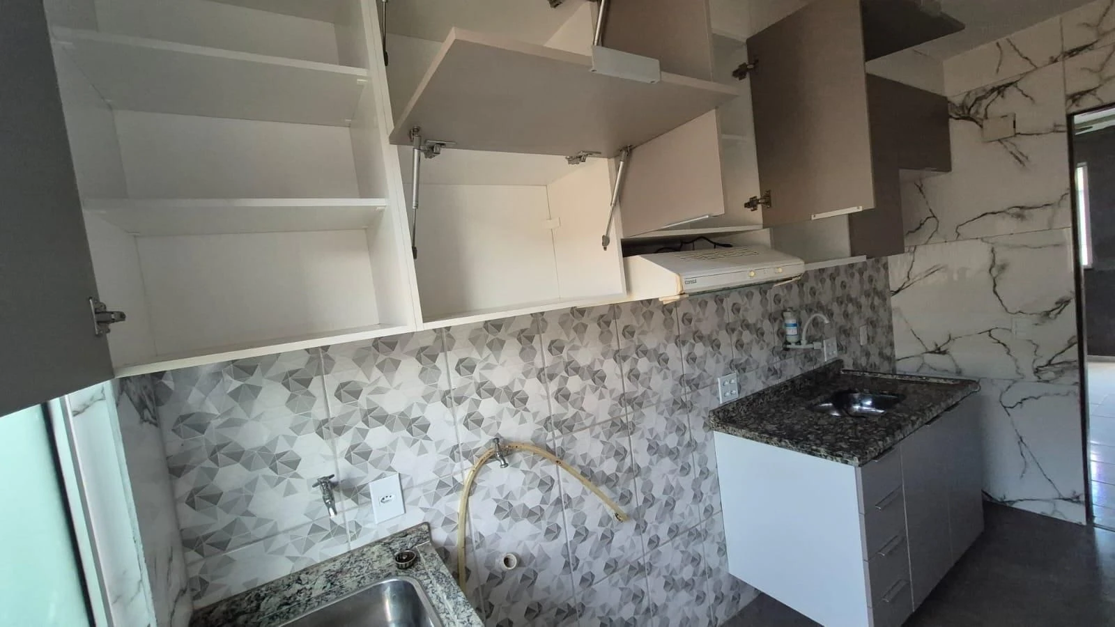 Apartamento sem mobília com 2 quartos e box de vidro — photo 9