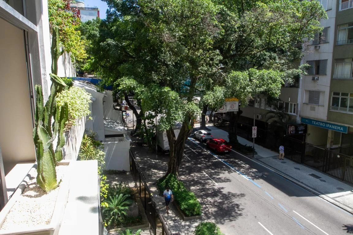 Furnished apartment with 3 bedrooms and 148 m² — photo 18